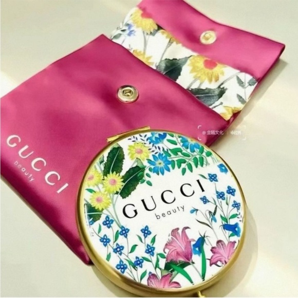 Gucci Gold Compact Mirror with Pink Pouch - Picture 2 of 6